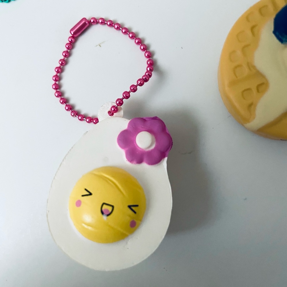🆓Cute Egg Keychain with Pink Flower